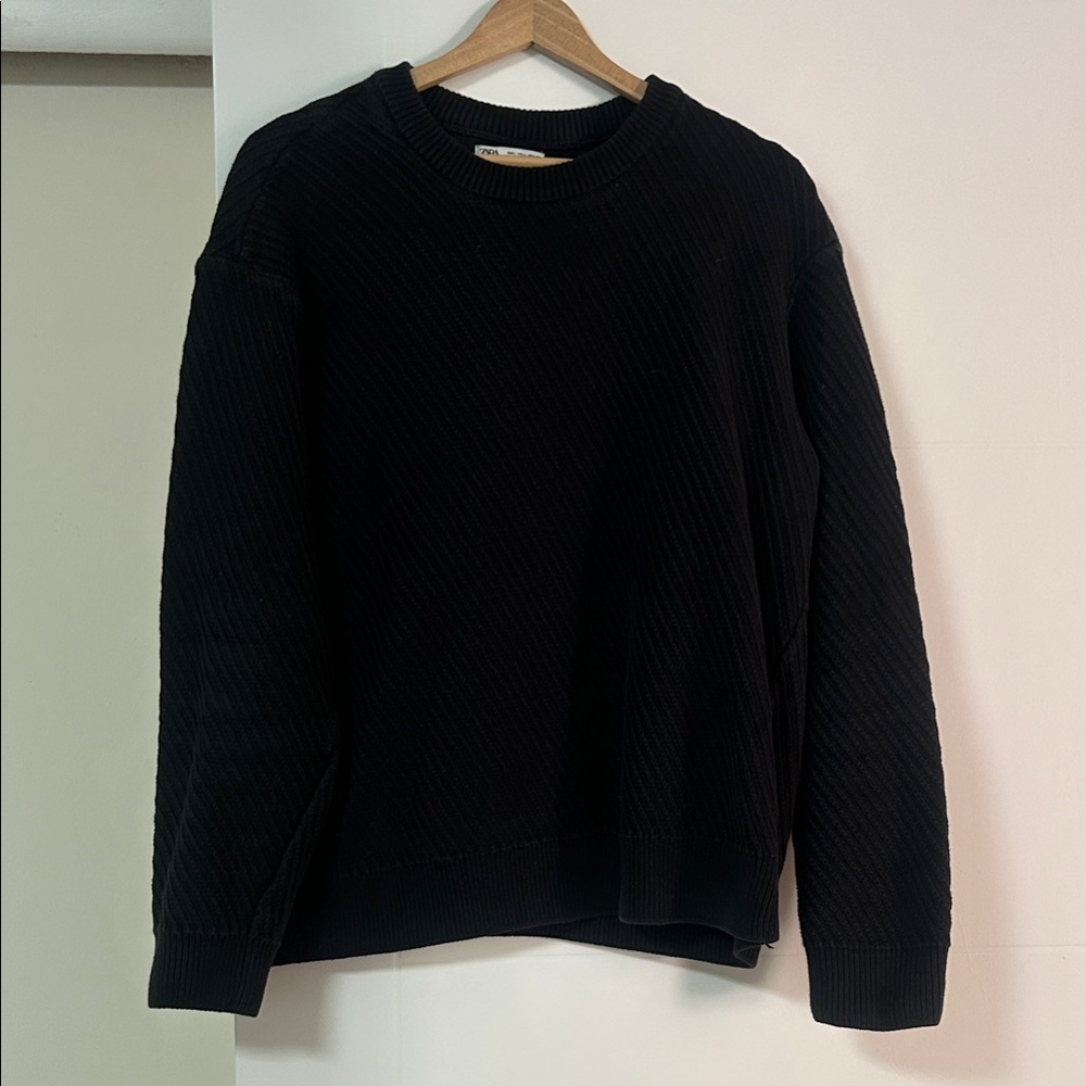 Zara Men's Black Crewneck Sweater